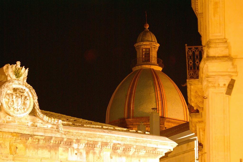 Trio D'Archi - Il Cortiletto Villa Caltagirone Buitenkant foto