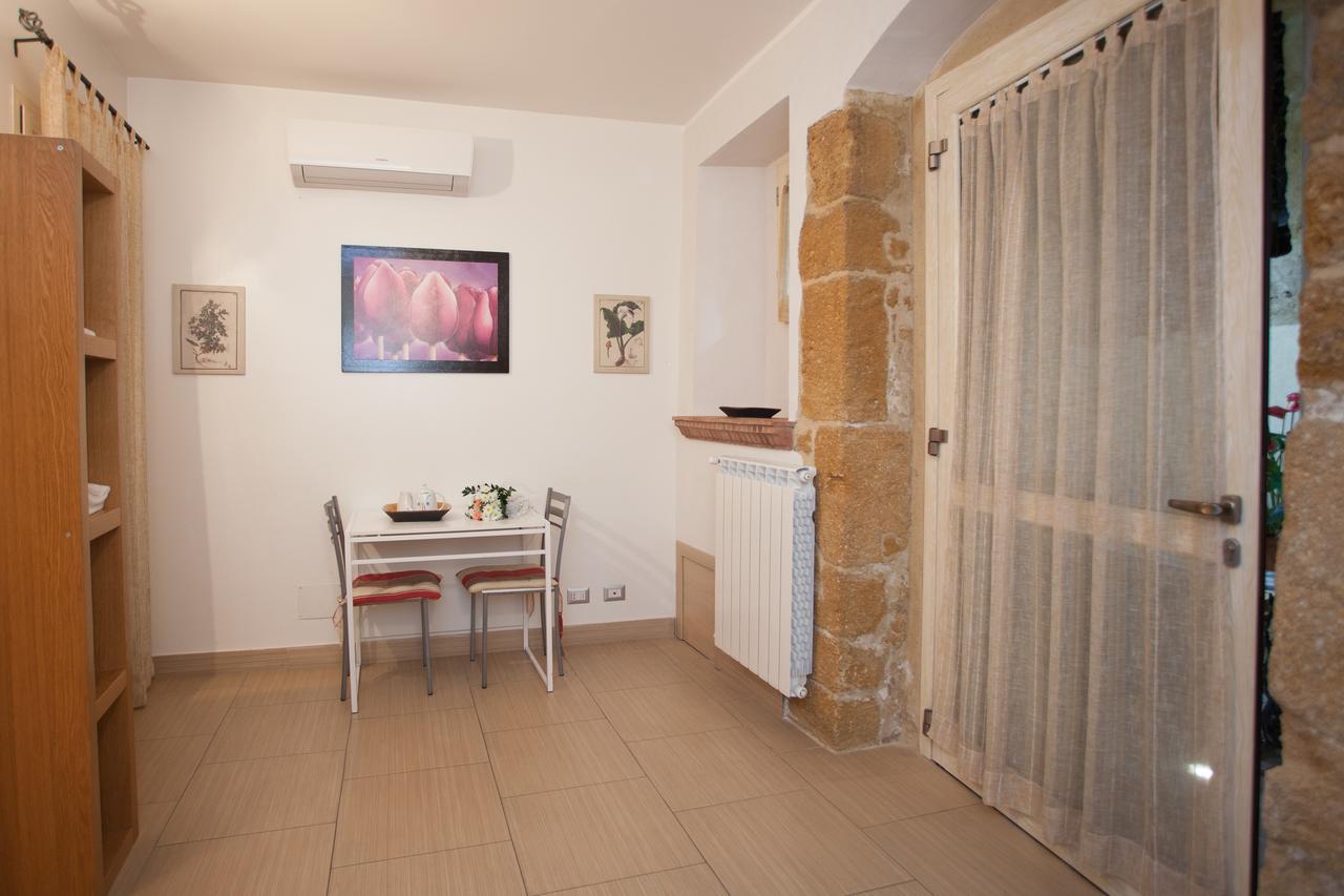 Trio D'Archi - Il Cortiletto Villa Caltagirone Buitenkant foto